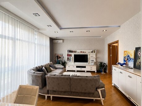 3-комнатная квартира, 176 м², 8 Noyabr: 399 000 ₼ 2