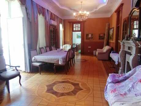 6 otaqlı mənzil, 220 m², Nizami: 450 000 ₼ 2