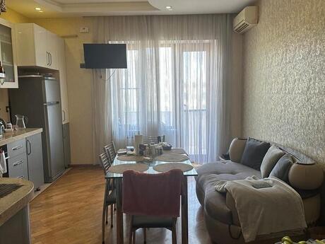 4-room apartment for rent, 151 m², Nizami: 1 500 ₼/mo 4