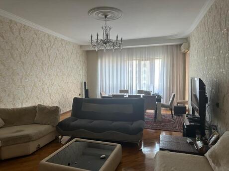 4-room apartment for rent, 151 m², Nizami: 1 500 ₼/mo 3