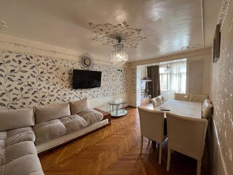 Elan №6424720 - Bakı, Nəsimi r., 3 otaqlı, 70 m², 4/5 mərtəbə