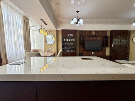Kirayə 3 otaqlı mənzil, 100 m², 28 May: 1 600 ₼/ay 2
