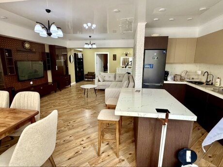 3-room new-build apartment for rent in 28 May, 100 m², 1 600 AZN/mo, photo 5 / 11