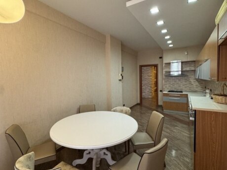 4-комнатная квартира, 240 м², 28 May: 600 000 ₼ 5