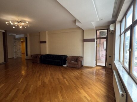 4 rooms · 240 m² · floor 7/20, 28 May