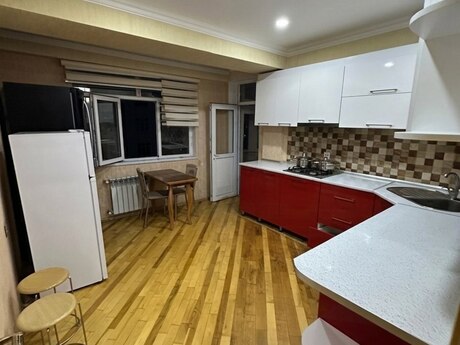 Kirayə 2 otaqlı mənzil, 90 m², İnşaatçılar: 750 ₼/ay 3