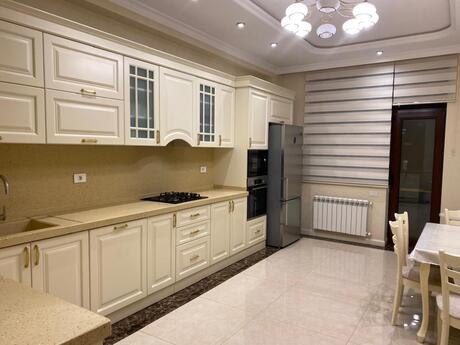 3-room apartment for rent, 172 m², Nizami: 2 500 ₼/mo 2