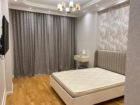 3-room apartment for rent, 172 m², Nizami: 2 500 ₼/mo 3