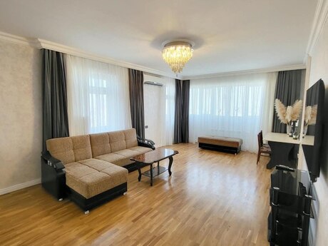 Kirayə 3 otaqlı mənzil, 90 m², İçəri Şəhər: 1 000 ₼/ay 2