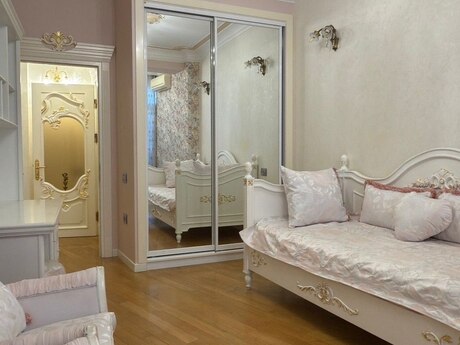 4 otaqlı mənzil, 220 m², 28 May: 635 000 ₼ 4