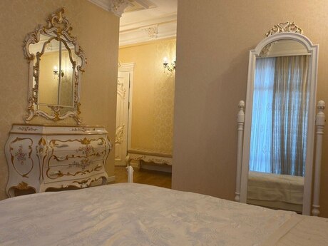 4 otaqlı mənzil, 220 m², 28 May: 635 000 ₼ 3