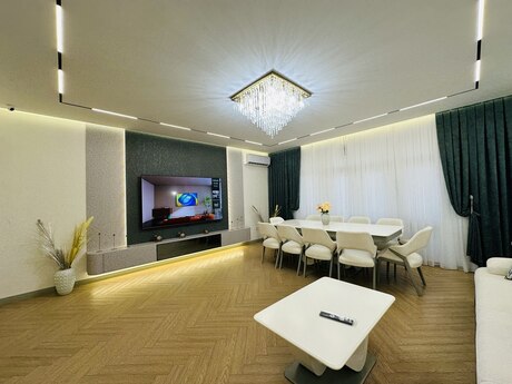 4 otaqlı mənzil, 178 m², 28 May: 780 000 ₼ 2