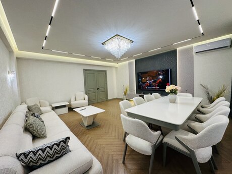 Elan №6425411 - Bakı, 28 May m., 4 otaqlı, 178 m², 8/15 mərtəbə