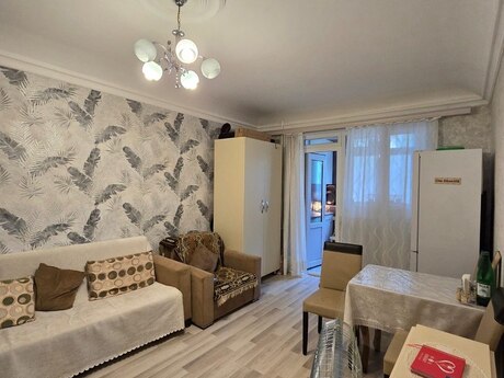 Elan №6425571 - Bakı, Neftçilər m., 2 otaqlı, 40 m², 1/5 mərtəbə