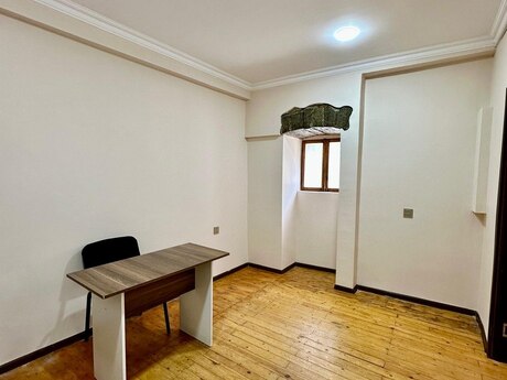 4-room apartment for rent, 150 m², İçəri Şəhər: 1 300 ₼/mo 2