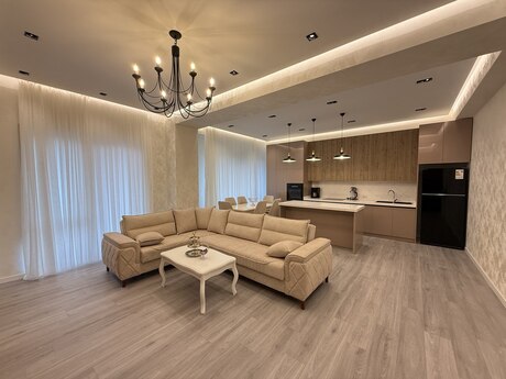 Kirayə 4 otaqlı mənzil, 170 m², Ağ şəhər: 3 900 ₼/ay 2