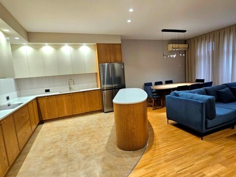 4-room apartment for rent, 151 m², 28 May: 4 000 ₼/mo 3