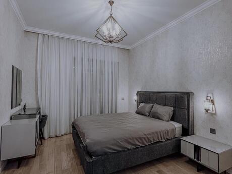 2 otaq · 67 m² · 10/20 mərtəbə, Ağ şəhər
