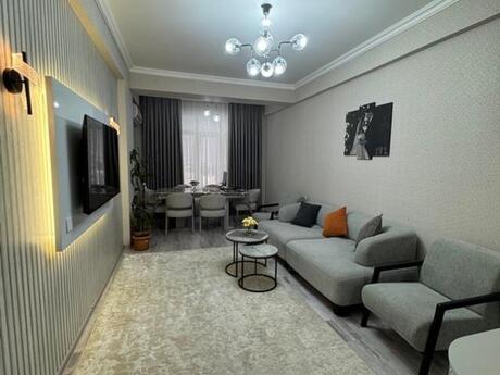 3 otaq · 93 m² · 8/17 mərtəbə, İnşaatçılar