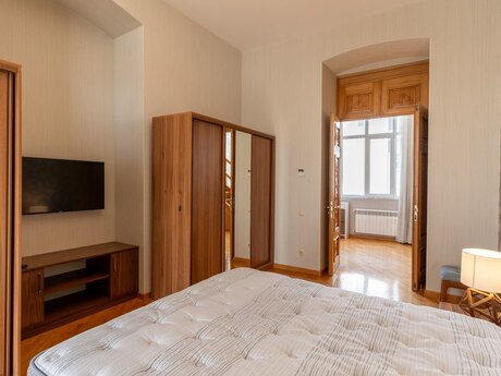 3-room apartment for rent, 127 m², İçəri Şəhər: 2 200 ₼/mo 4