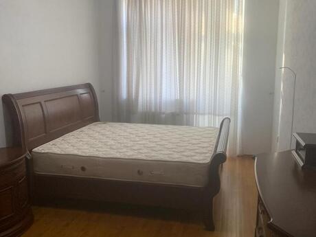 Kirayə 3 otaqlı mənzil, 140 m², Nizami: 1 200 ₼/ay 2