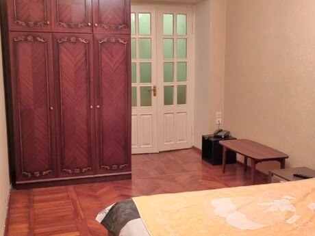 Аренда: 1-комнатная квартира, 40 м², Sahil: 700 ₼/мес 2