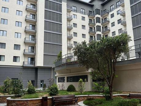 4 otaq · 100 m² · 8/8 mərtəbə, Ağ şəhər
