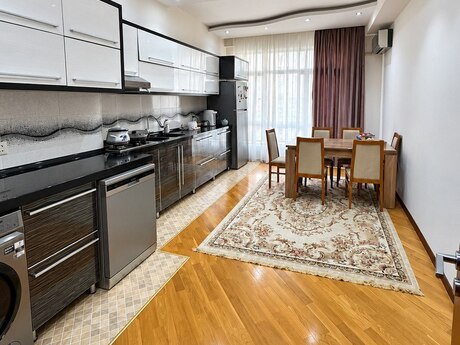 3 otaqlı mənzil, 140 m², 8 Noyabr: 390 000 ₼ 5