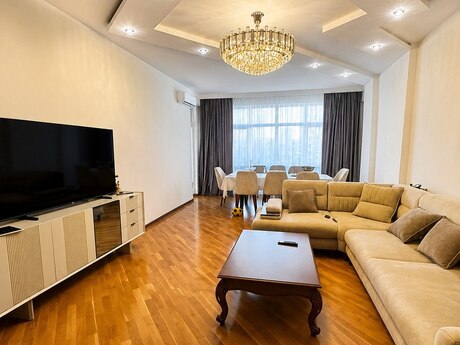 3 otaqlı mənzil, 140 m², 8 Noyabr: 390 000 ₼ 3