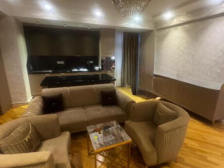 Elan №6427347 - Bakı, Əhmədli m., 4 otaqlı, 141 m², 15/18 mərtəbə