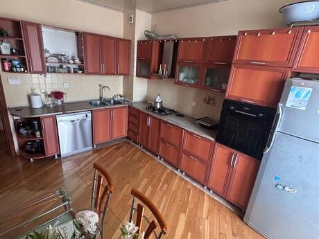 Kirayə 3 otaqlı mənzil, 140 m², İnşaatçılar: 900 ₼/ay 5