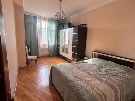 Kirayə 3 otaqlı mənzil, 140 m², İnşaatçılar: 900 ₼/ay 2