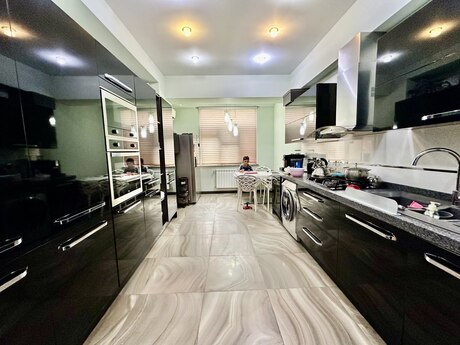 3 otaqlı mənzil, 147 m², Nizami: 450 000 ₼ 3