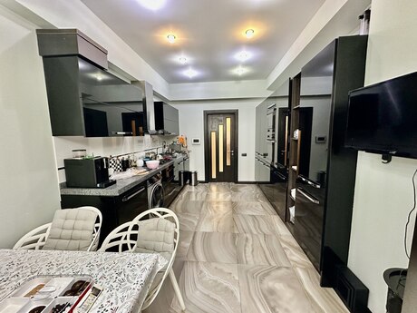3 otaqlı mənzil, 147 m², Nizami: 450 000 ₼ 2