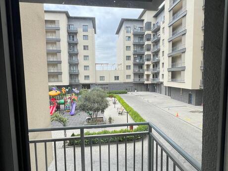 2 otaq · 73 m² · 2/7 mərtəbə, Ağ şəhər