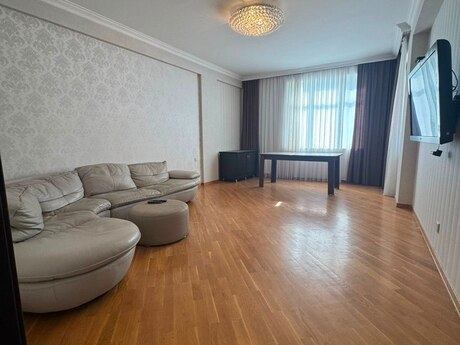 3 otaqlı mənzil, 124 m², Əhmədli: 295 000 ₼ 2
