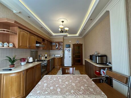3 otaqlı mənzil, 140 m², İnşaatçılar: 365 000 ₼ 2