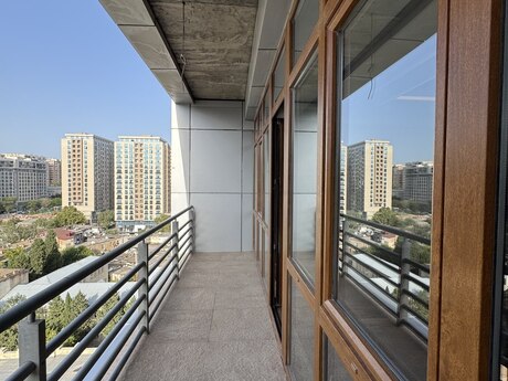4 otaqlı mənzil, 200 m², 28 May: 600 000 ₼ 2