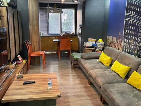 Elan №6427992 - Bakı, 28 May m., 3 otaqlı, 50 m², 3/5 mərtəbə