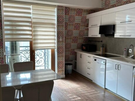 Kirayə 4 otaqlı mənzil, 160 m², Ağ şəhər: 2 000 ₼/ay 3