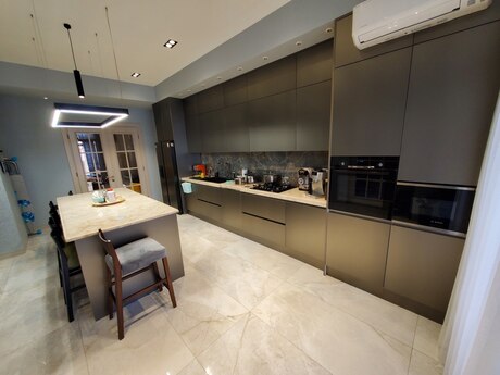 4 otaqlı mənzil, 250 m², 7 Points: 950 000 ₼ 5