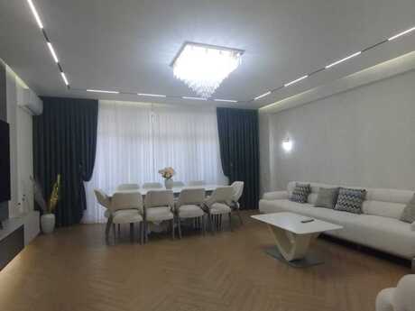 4 otaqlı mənzil, 186 m², 28 May: 780 000 ₼ 2