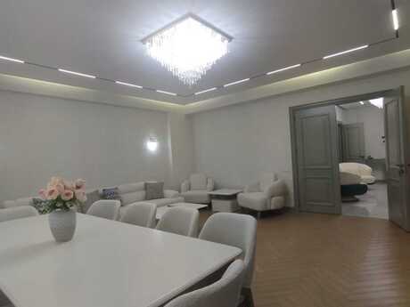 4 otaqlı mənzil, 186 m², 28 May: 780 000 ₼ 3