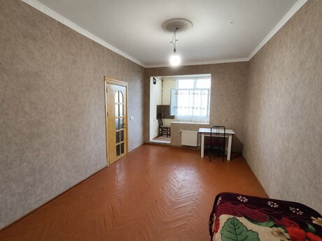2 otaq · 40 m² · 5/5 mərtəbə, Azadlıq Prospekti