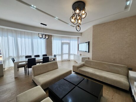 Kirayə 3 otaqlı mənzil, 137 m², Nizami: 2 500 ₼/ay 3
