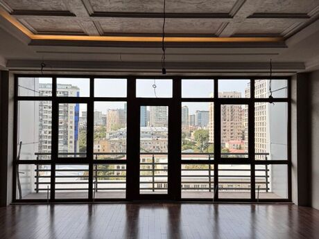 4 otaqlı mənzil, 200 m², 28 May: 550 000 ₼ 2