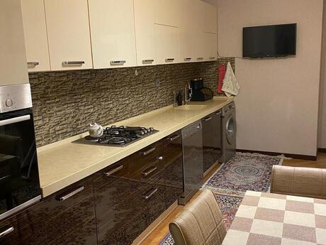 2-комнатная квартира, 117 м², 28 May: 300 000 ₼ 2