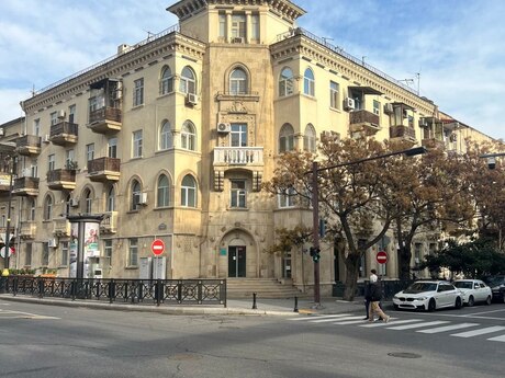 1 rooms · 42 m² · floor 4/4, İçəri Şəhər