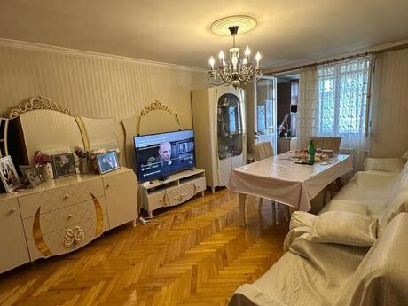 Объявление №6429432 - Баку, м. Элмляр Академиясы, 3-комн., 70 м², 5/5 этаж