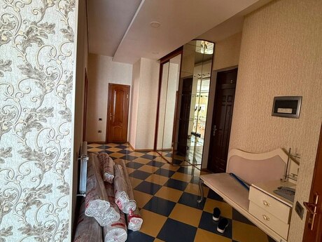 Kirayə 3 otaqlı mənzil, 120 m², İnşaatçılar: 1 100 ₼/ay 3